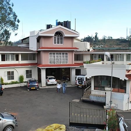 Hotel Sapphire Garden View Ooty Esterno foto