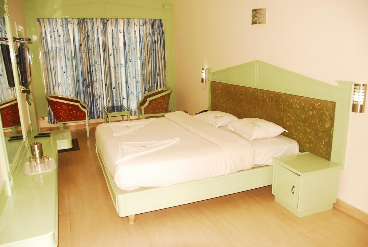 Hotel Sapphire Garden View Ooty Esterno foto